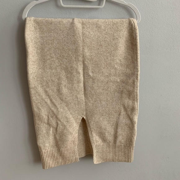 Midi high-waisted cozy skirt - Picture 2 of 3